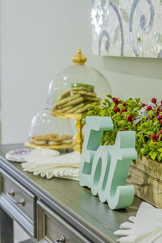 Dining Room Displays/Treats